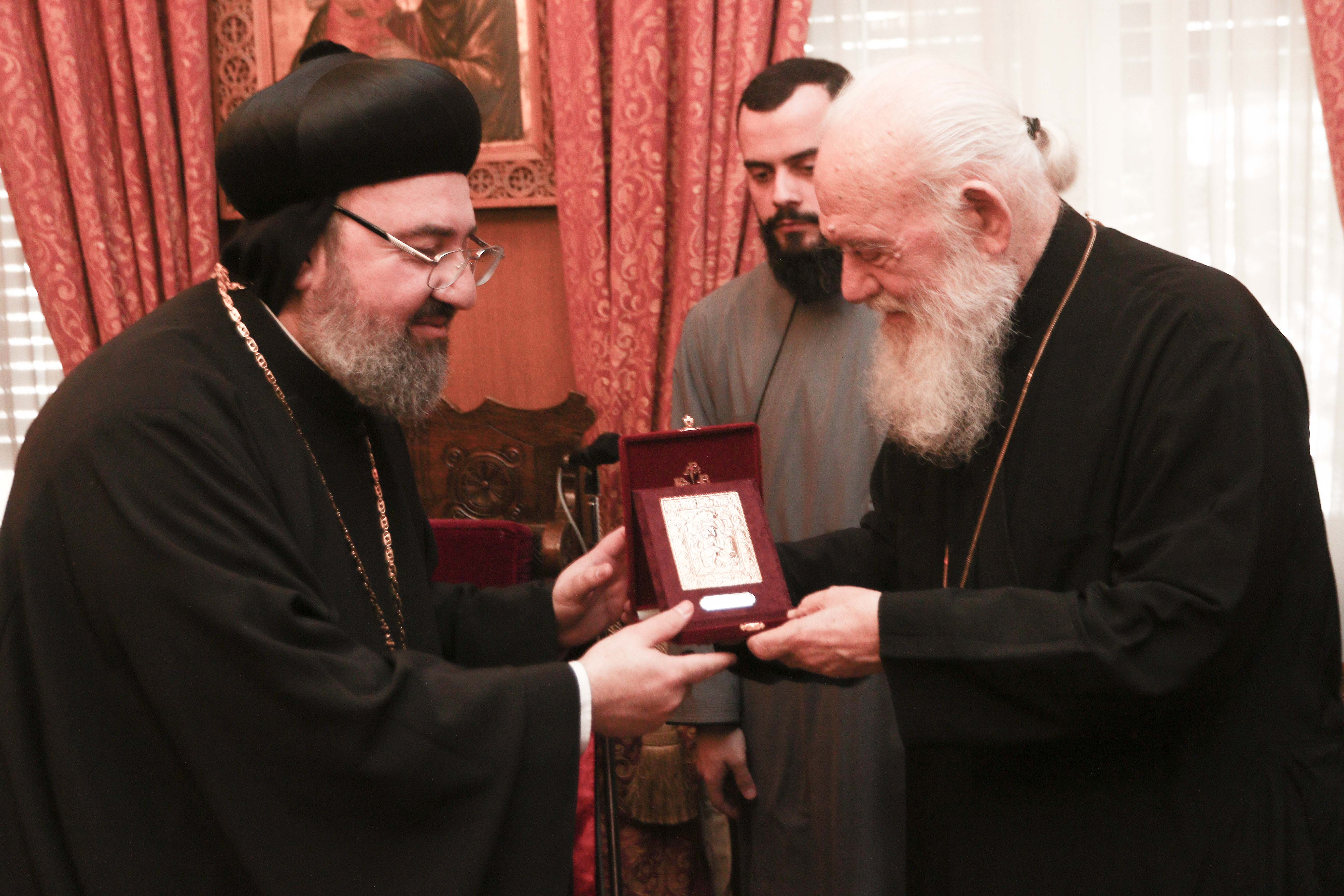 synantiseis-22042612